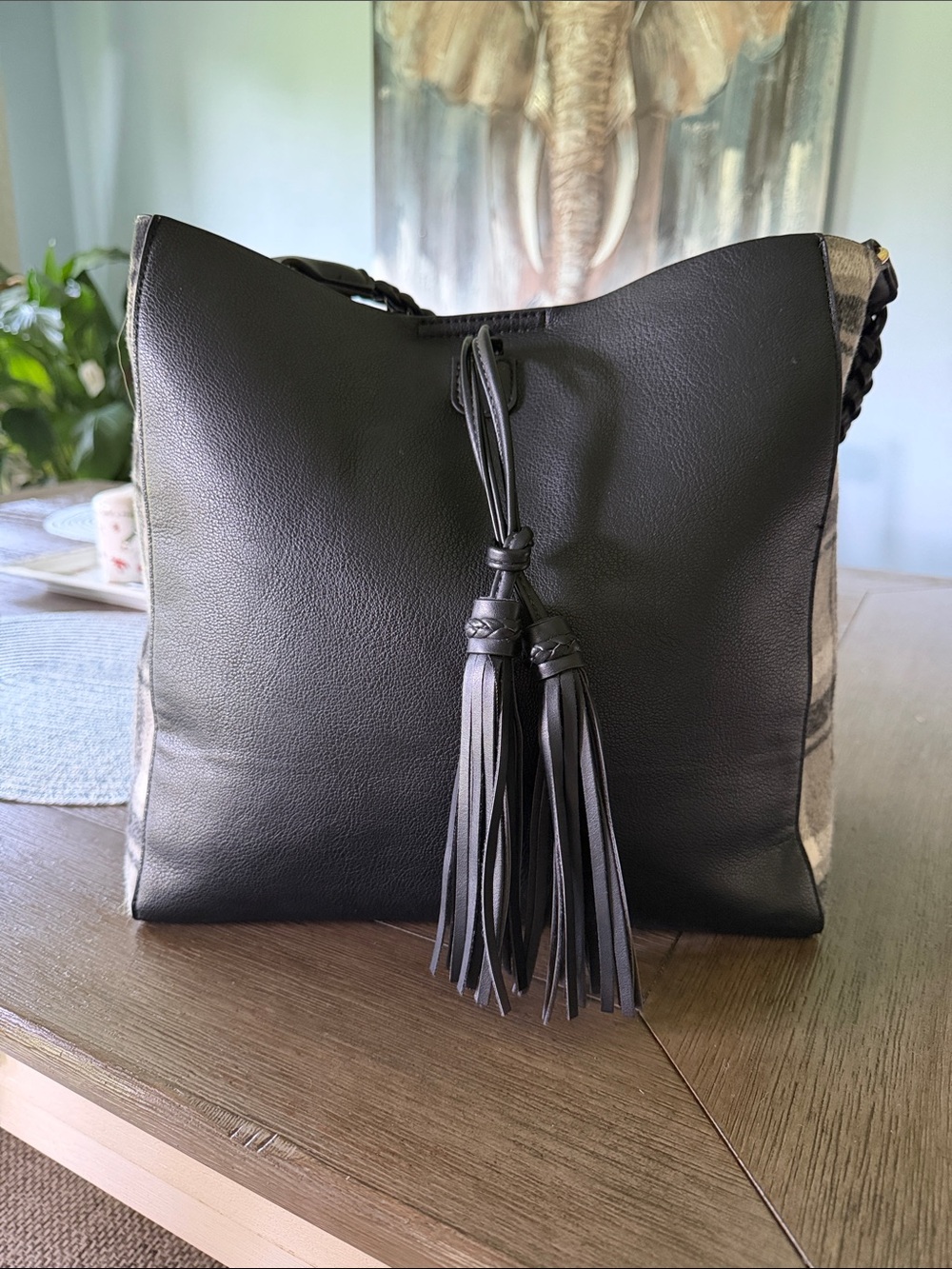 Black Women’s Tassel Hobo Bag - Sleek Everyday Shoulder Bag